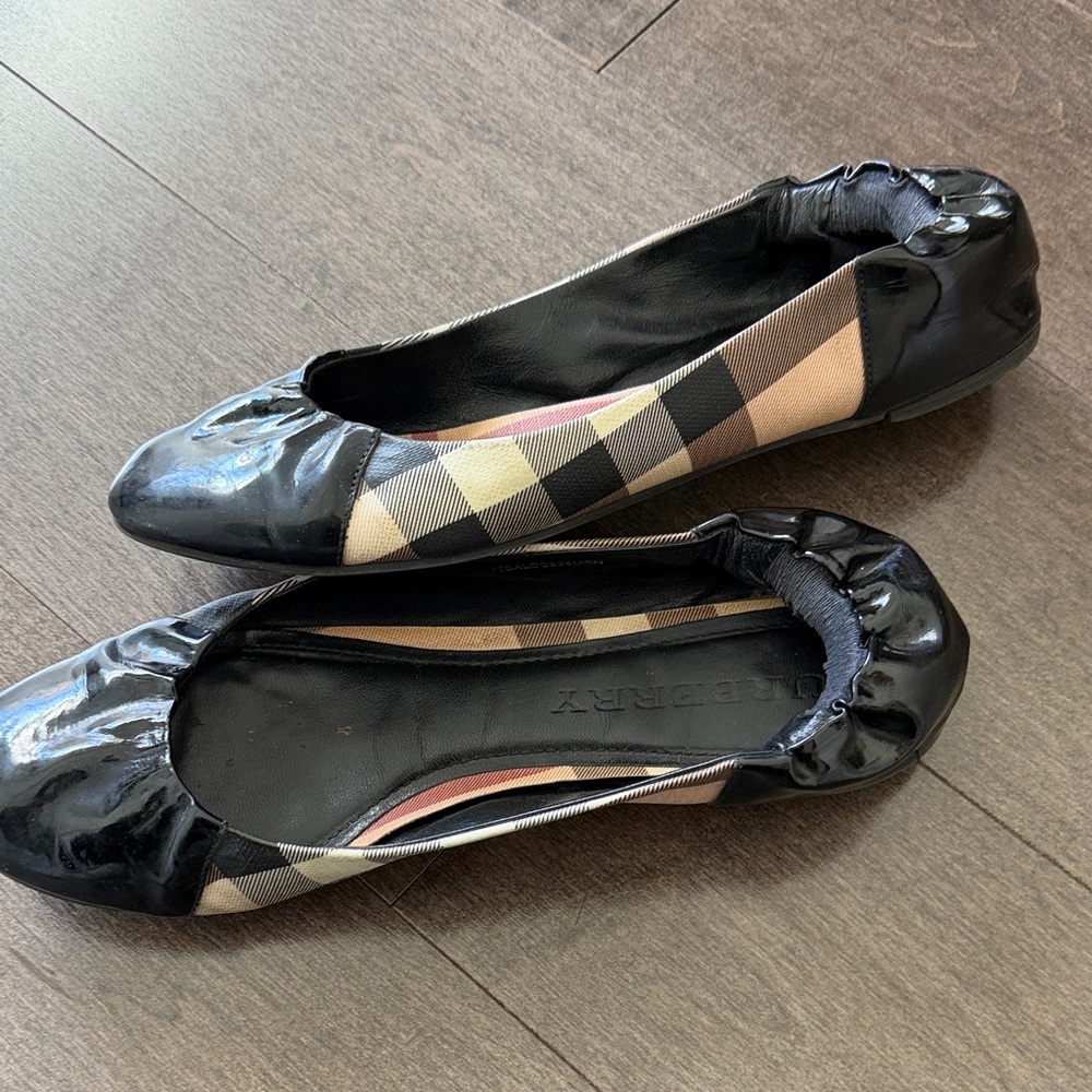 Burberry Checkered Black and Tan Flats